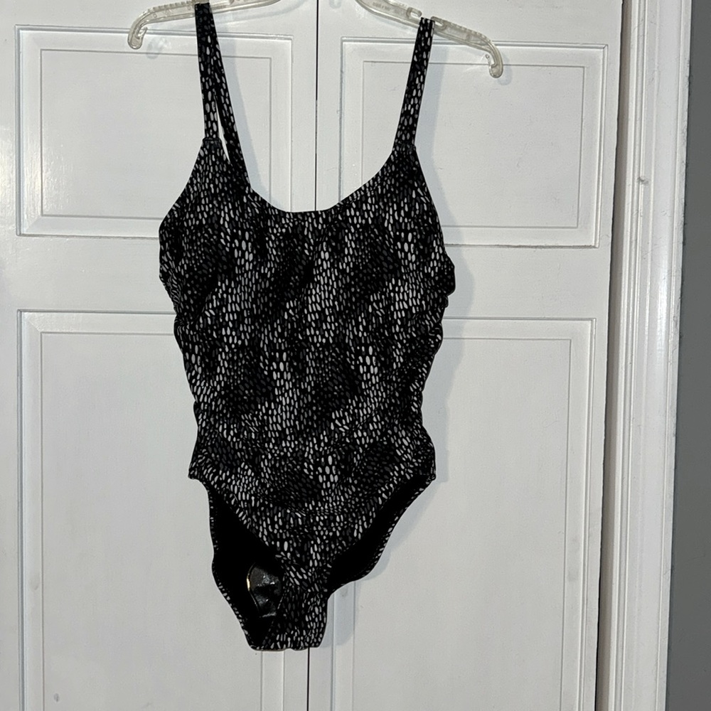 NWT Lg swimsuit